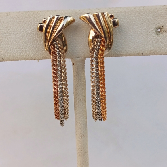 Vintage Avon Clip-on Chain Earrings - Picture 1 of 4